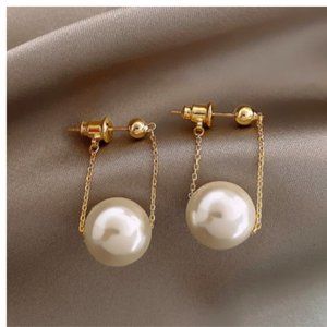 Pearl gold chain drop earrings